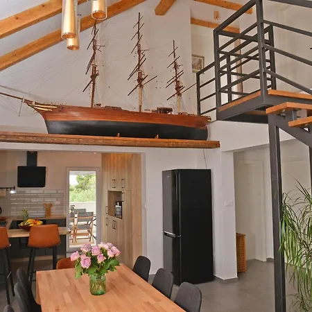 Cutty Sark Villa Maslinica